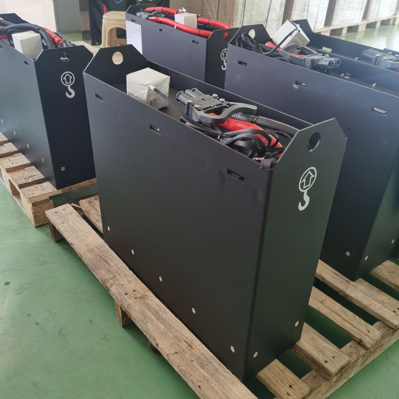 अनुकूलन इलेक्ट्रिक फोर्कलिफ्ट के लिए ब्लैक 173 Ah 25.6V लिथियम आयन बैटरी